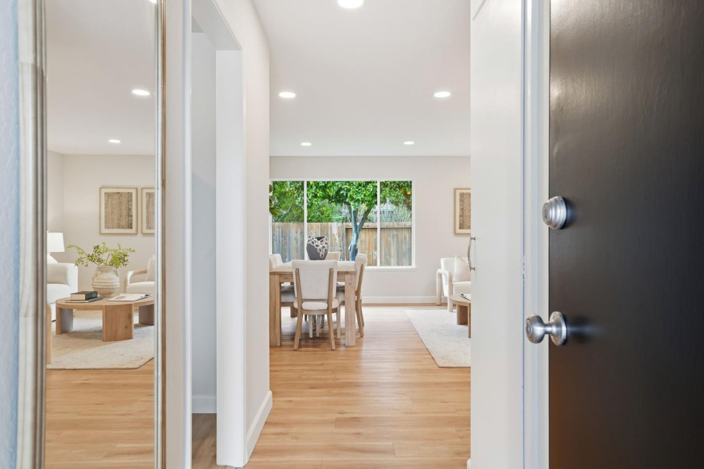 882 San Rafael Avenue Mountain View, CA 94043 - Photo 4 of 50