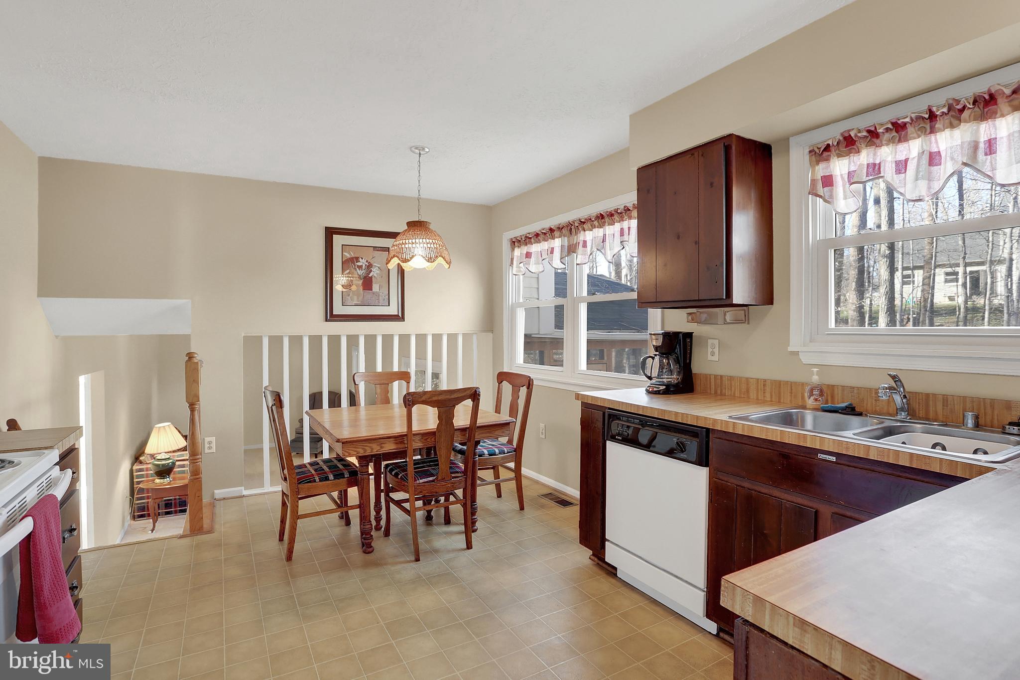 9114 Beachway Lane Springfield, VA 22153 - Photo 2 of 30 Gallery Image 2