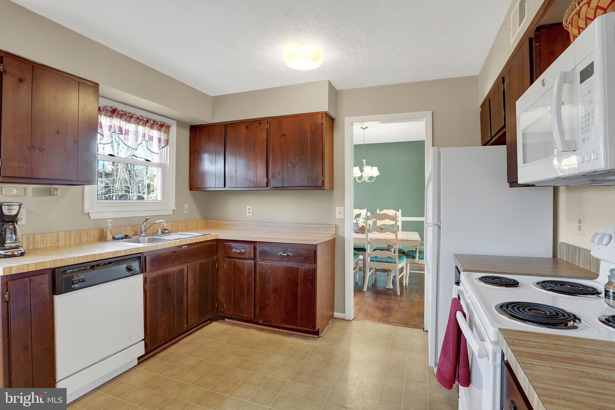 9114 Beachway Lane Springfield, VA 22153 - Photo 12 of 30 Gallery Image 12