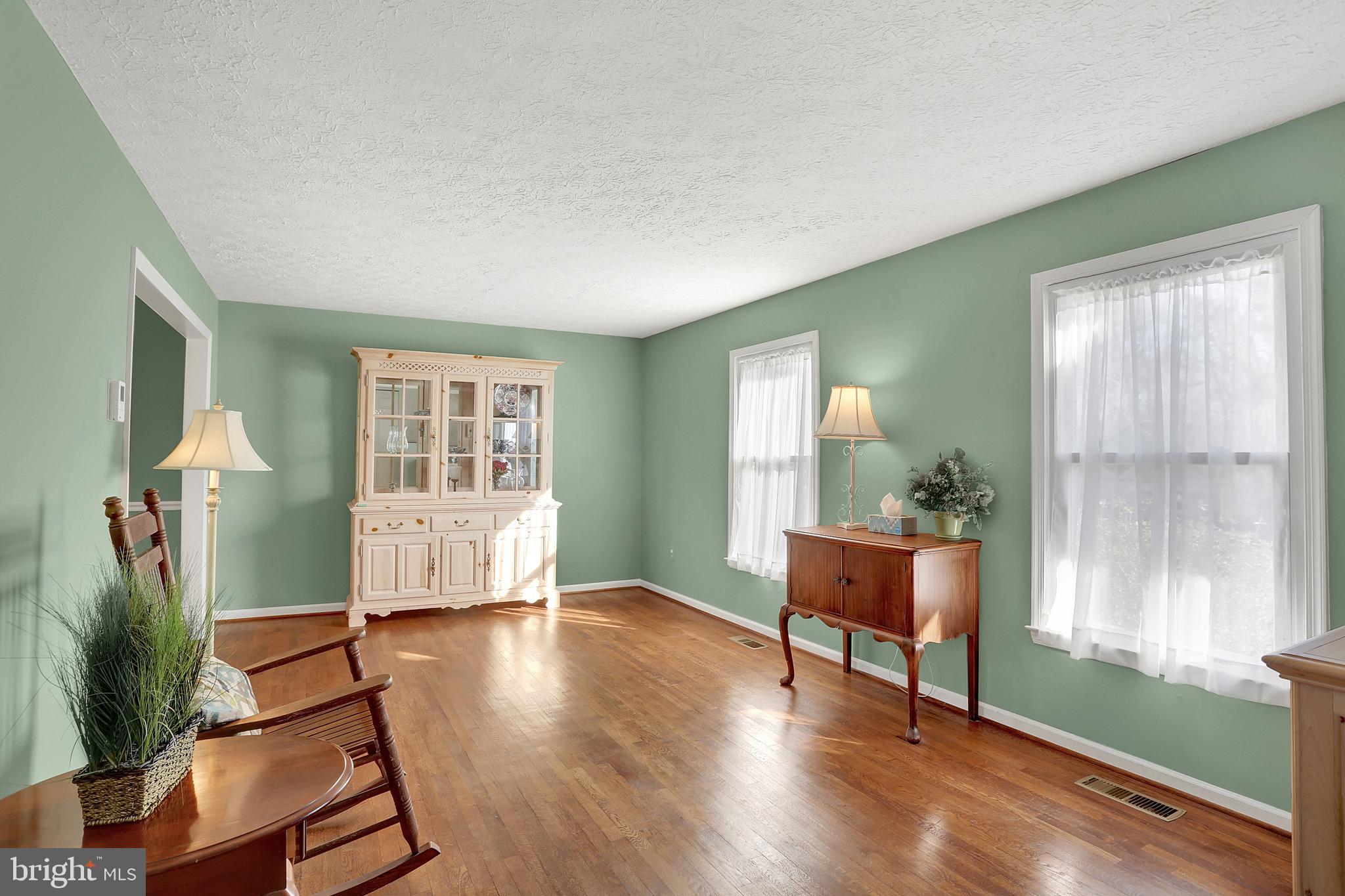 9114 Beachway Lane Springfield, VA 22153 - Photo 3 of 30 Gallery Image 3