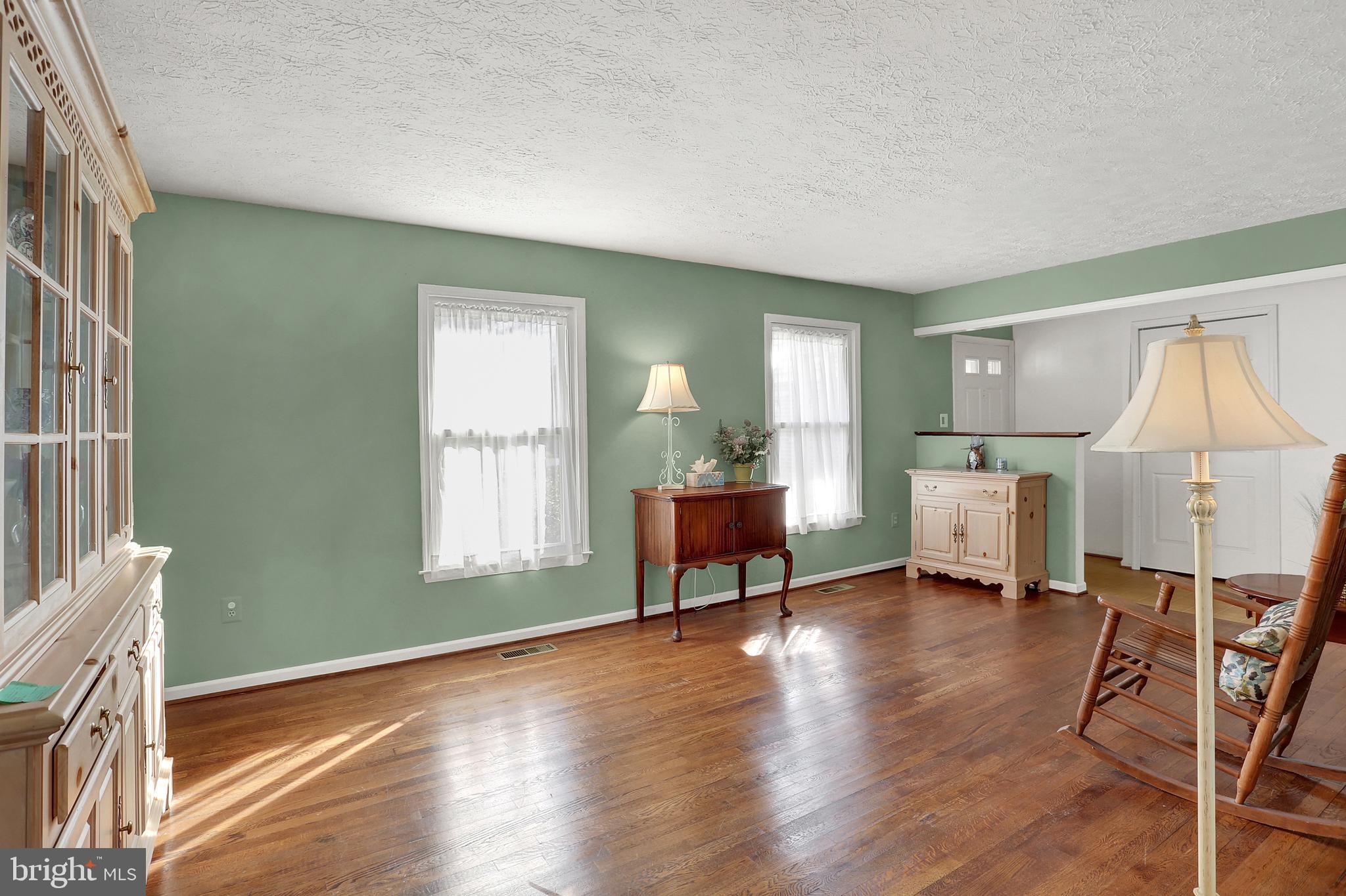 9114 Beachway Lane Springfield, VA 22153 - Photo 8 of 30 Gallery Image 8