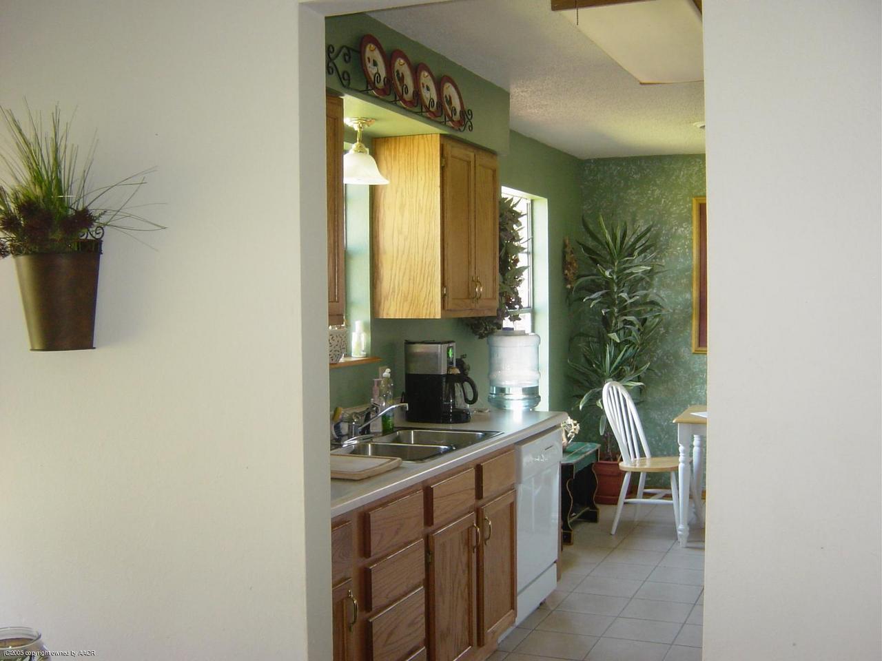5208 Royce Drive Amarillo, TX 79110 - Photo 4 of 9 kitchen