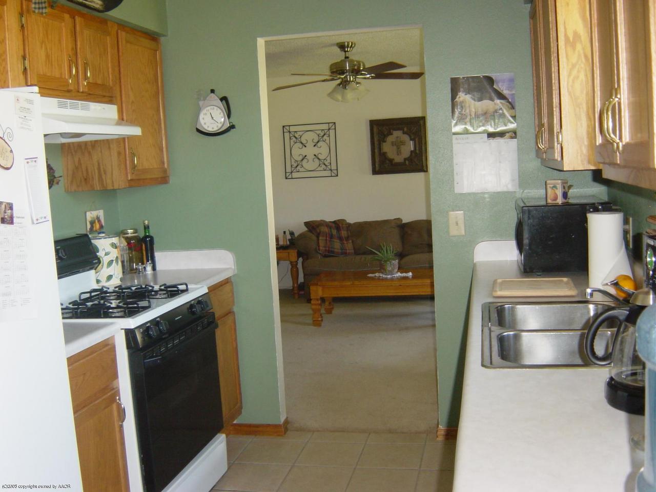 5208 Royce Drive Amarillo, TX 79110 - Photo 5 of 9 kitchen
