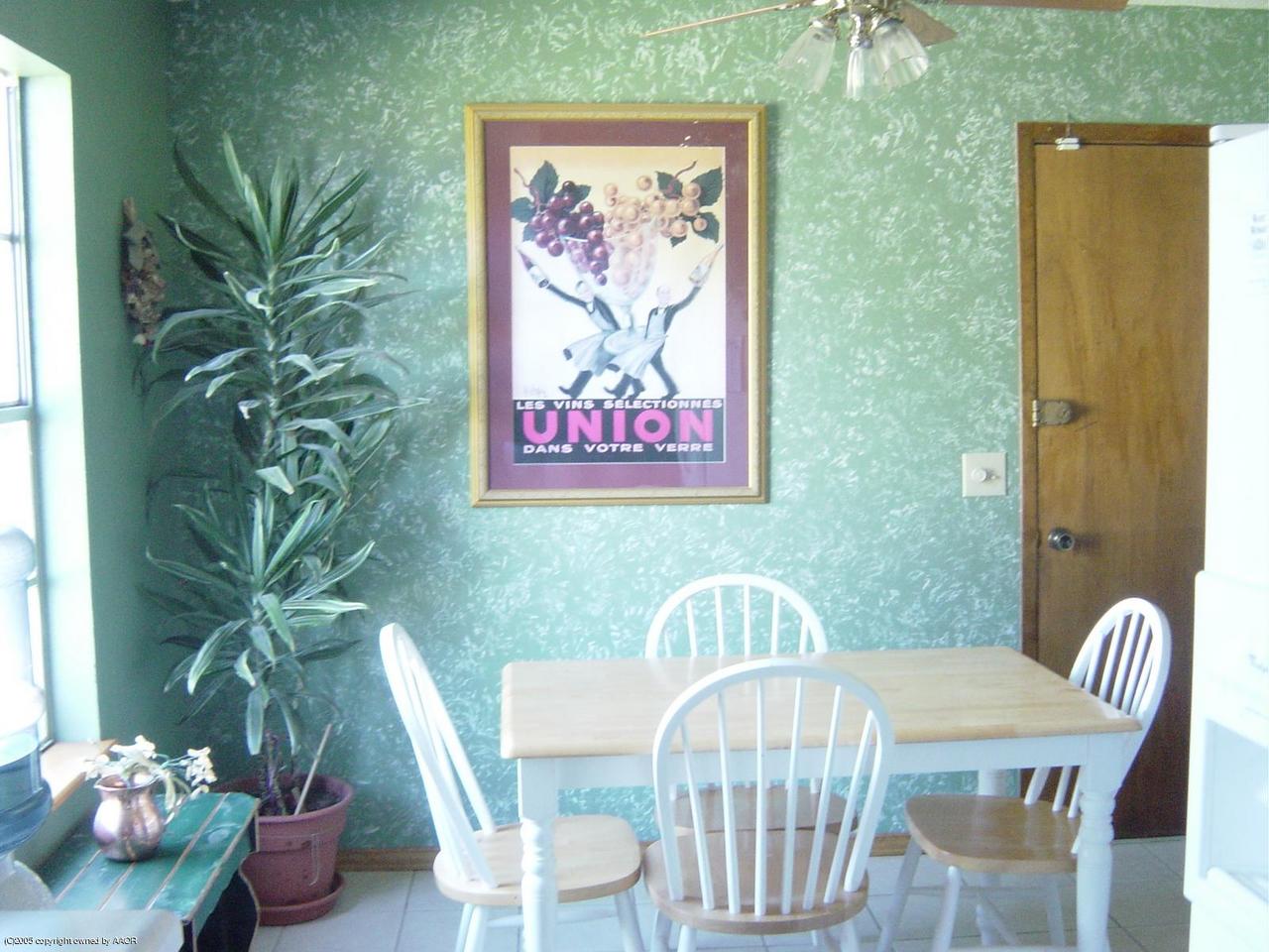 5208 Royce Drive Amarillo, TX 79110 - Photo 6 of 9 dining