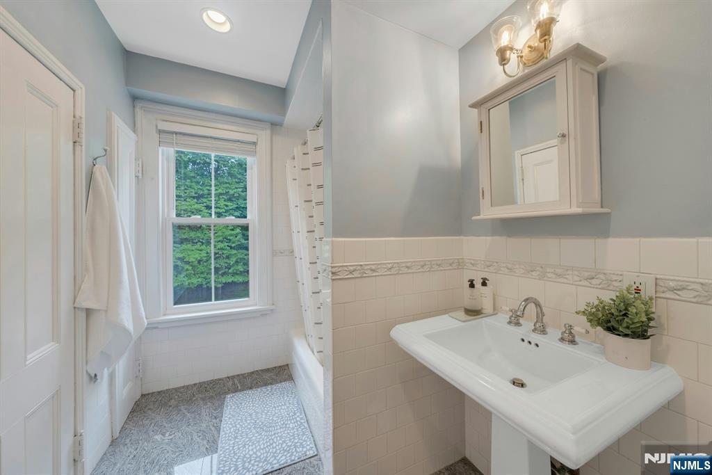 42 Llewellyn Road Montclair, NJ 07042 - Photo 41 of 49
