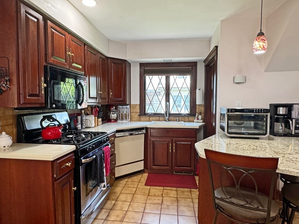 58 Shattuck Street Greenfield, MA 01301 - Photo 4 of 42