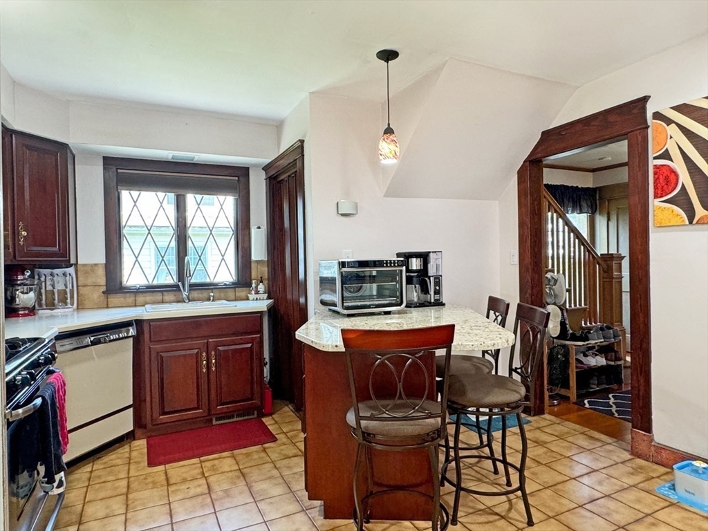 58 Shattuck Street Greenfield, MA 01301 - Photo 5 of 42