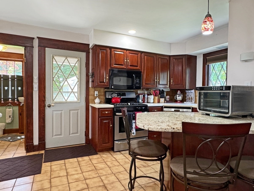 58 Shattuck Street Greenfield, MA 01301 - Photo 6 of 42