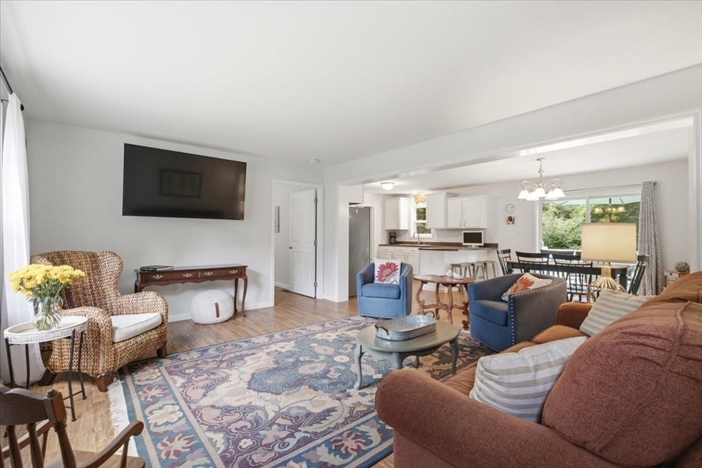 85 Lewis Avenue Walpole, MA 02081 - Photo 4 of 39