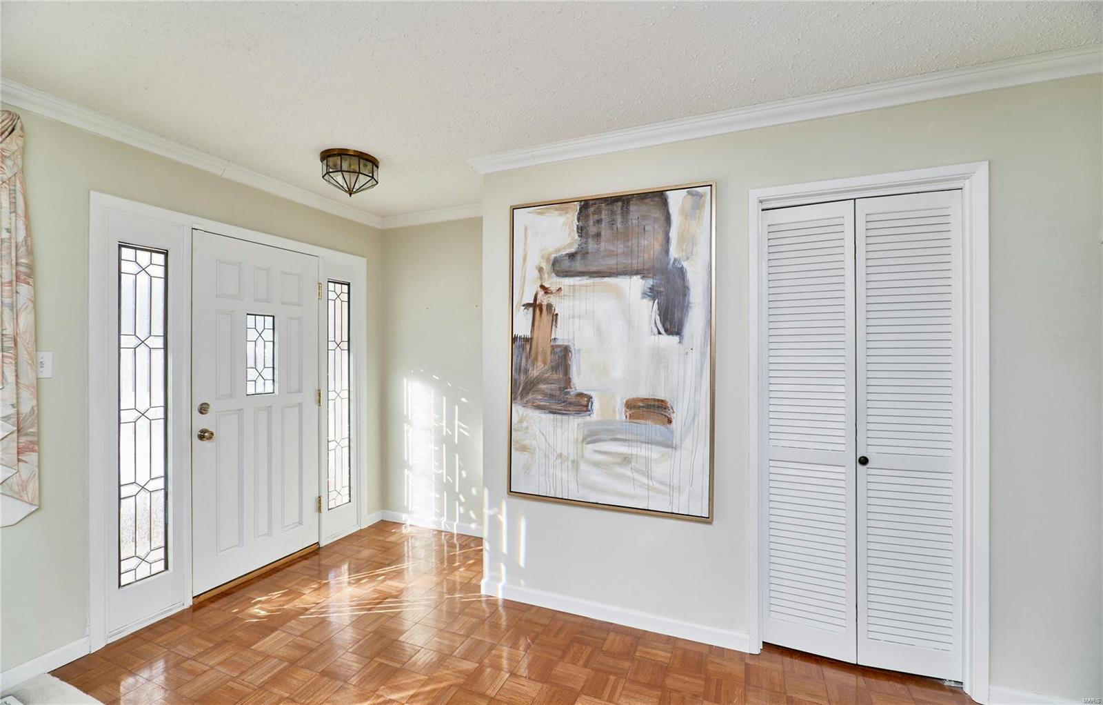 15713 Hill House Road Chesterfield, MO 63017 - Photo 3 of 26 Gallery Image 3