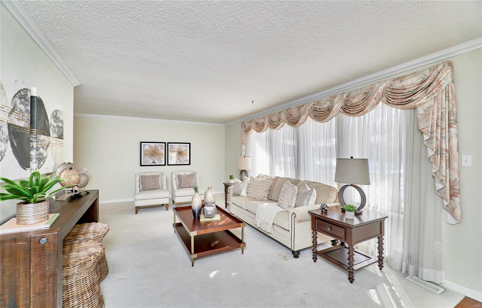 15713 Hill House Road Chesterfield, MO 63017 - Photo 4 of 26 Gallery Image 4