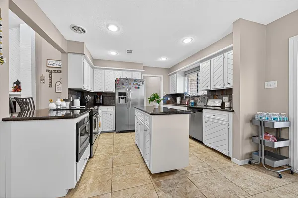 $2,500 | 4006 Dover Street, Deer Park, TX 77536