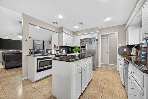 $2,500 | 4006 Dover Street, Deer Park, TX 77536