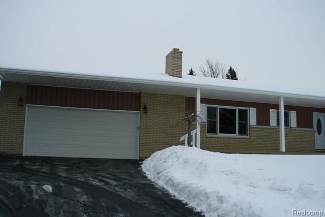 1426 Pebble Creek Road Metamora, MI 48455 - Photo 3 of 24 Blacktop drive and two car garage.jpg