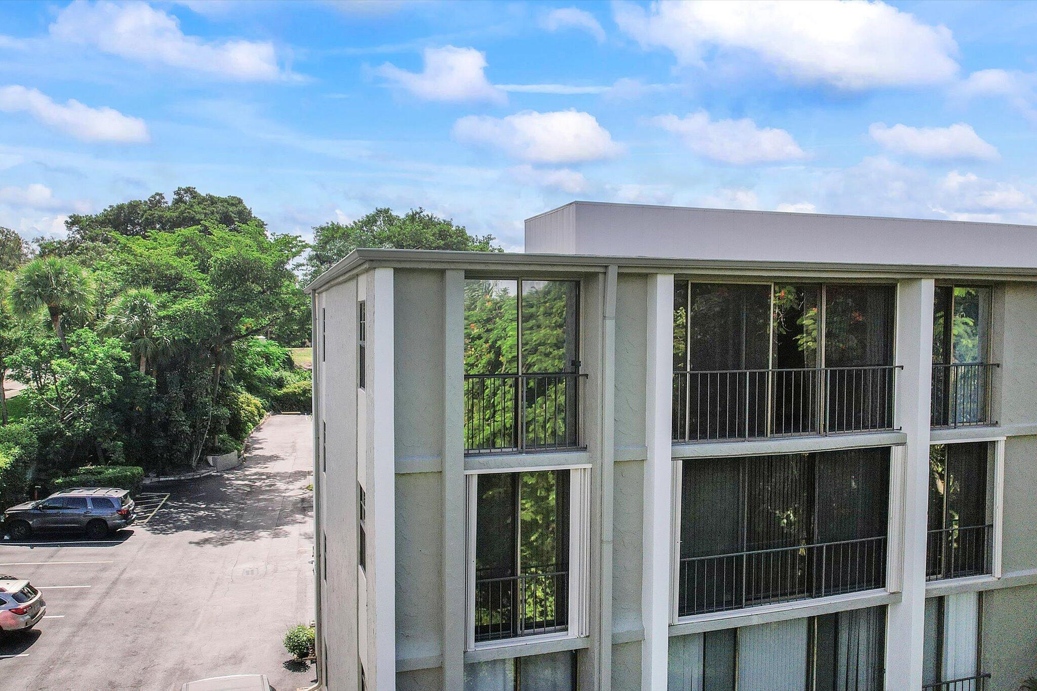 501 Southwest 11th Place, Unit 418 Boca Raton, FL 33432 - Photo 3 of 22 39-501 SW 11th Place Apt 418_039