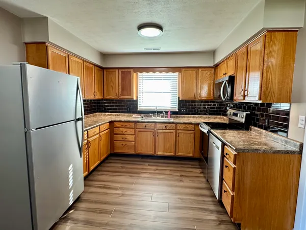 $1,250 | 910 4th Avenue, De Witt, IA 52742