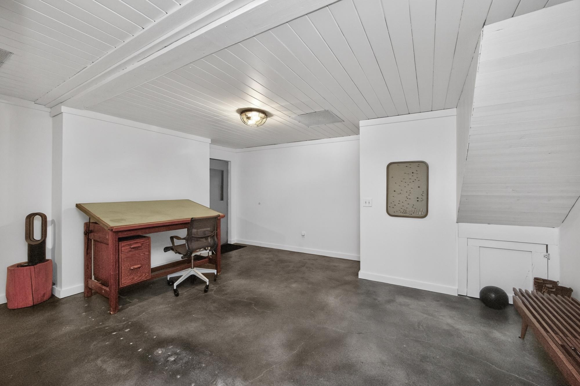 1370 Dog Branch Road Hartsville, TN 37074 - Photo 33 of 60 a room with furniture and white walls