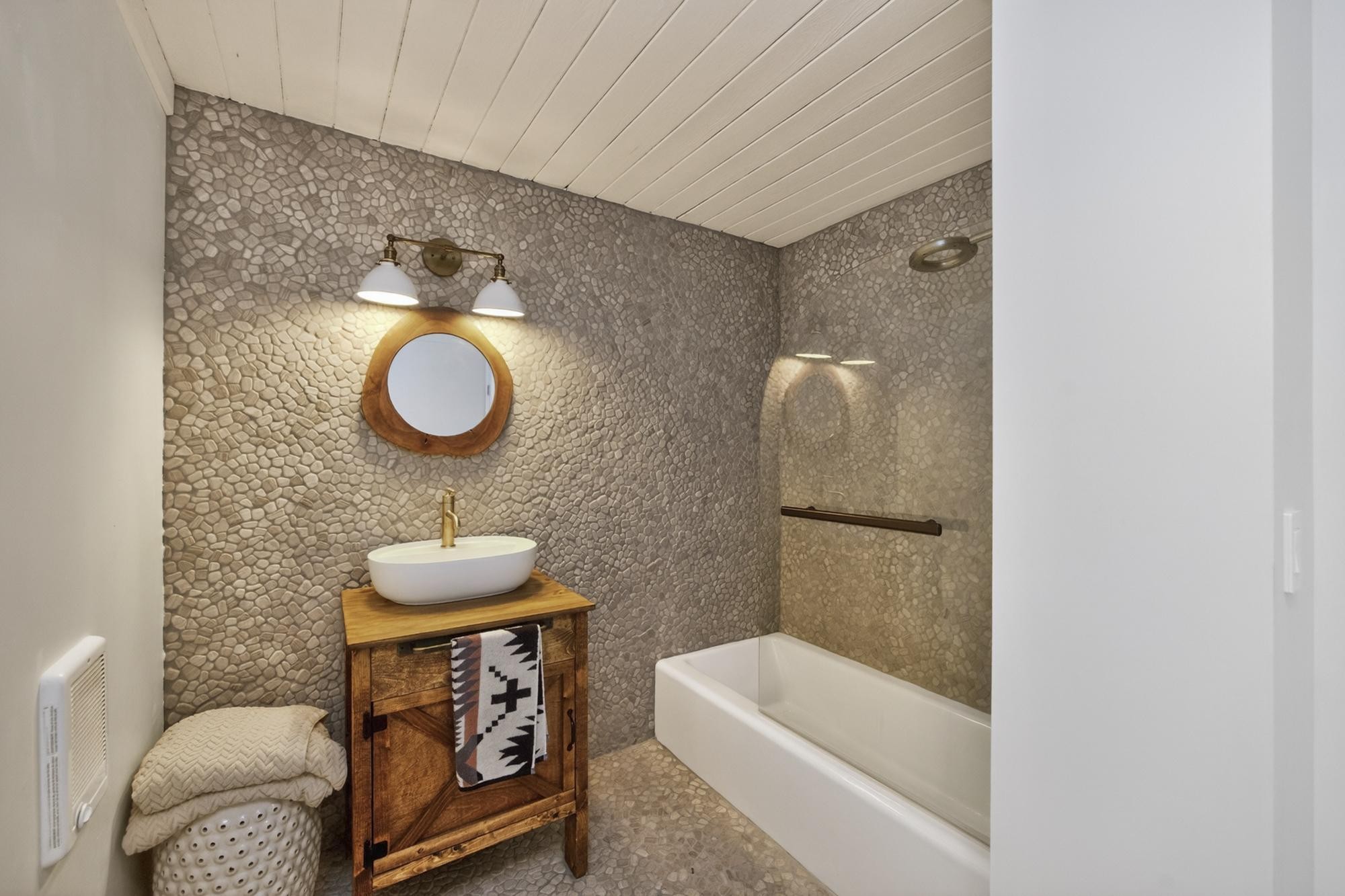 1370 Dog Branch Road Hartsville, TN 37074 - Photo 35 of 60 a bathroom with a sink toilet and tub