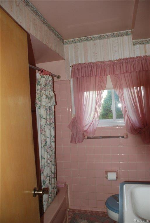 28001 Farmington Road Farmington, MI 48334 - Photo 14 of 25 BATH