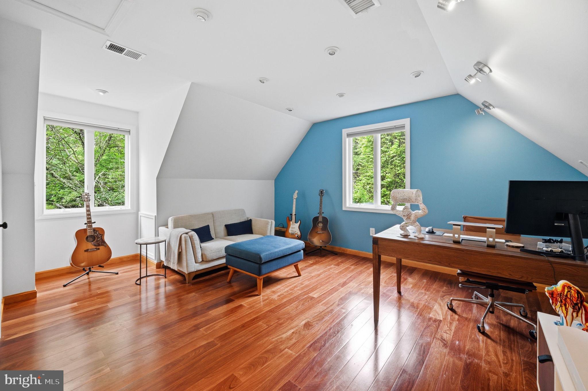 2506 Pinoak Lane Reston, VA 20191 - Photo 19 of 33 a workspace with wooden floor