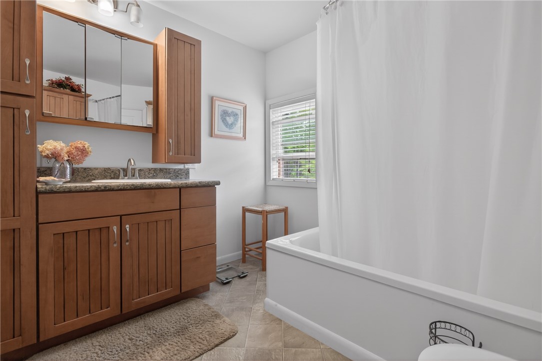 535 Rossman Valley Road Summit, NY 12149 - Photo 19 of 35 Primary En Suite Bathroom