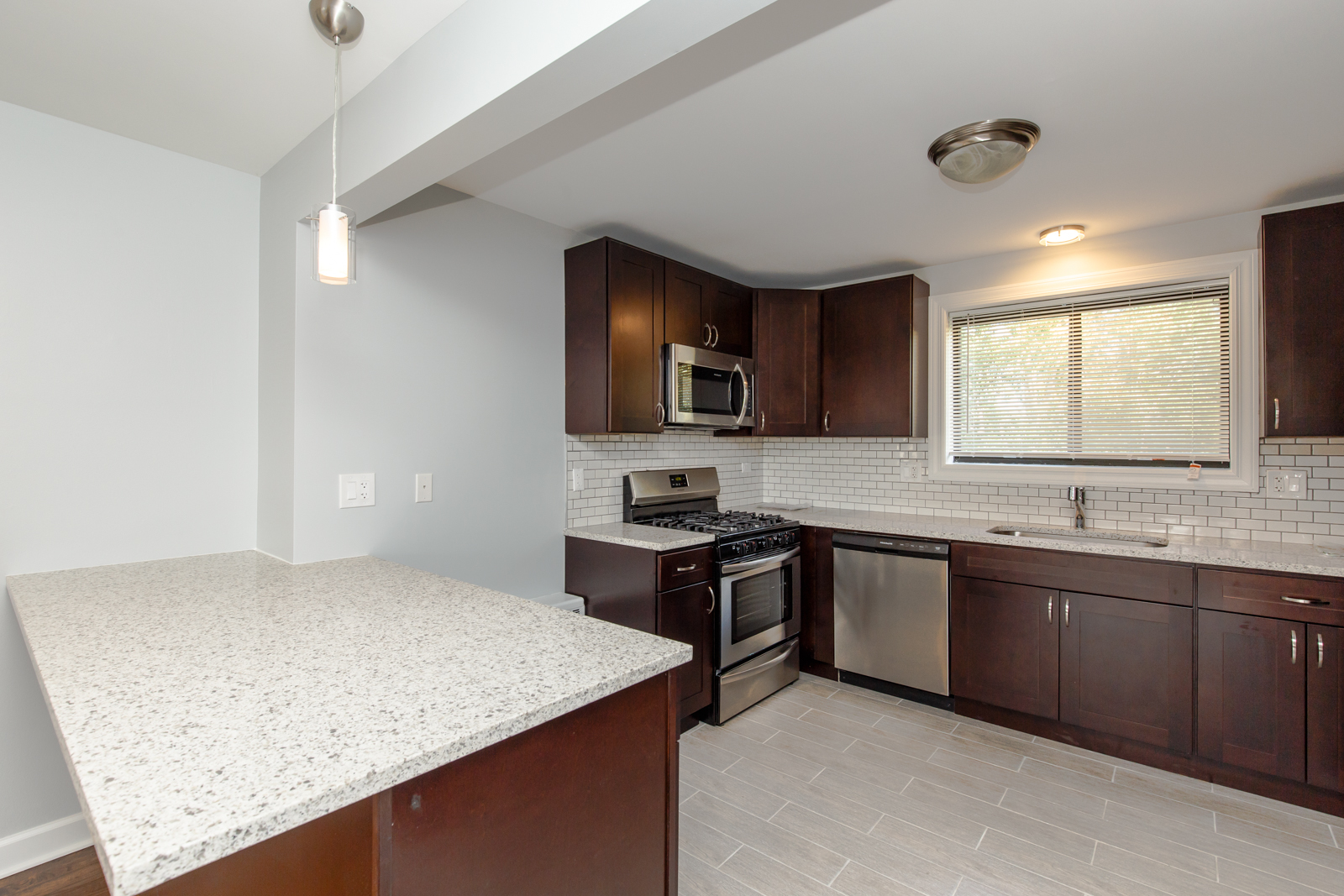 6803 North Ridge Boulevard, Unit 106 Chicago, IL 60645 - Photo 3 of 4