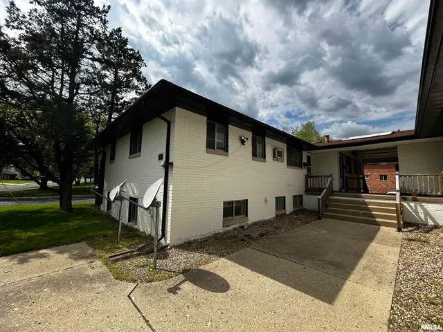$850 | 2613 West Wardcliffe Drive, Unit B, Peoria, IL 61604