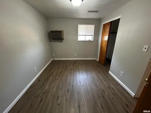 $850 | 2613 West Wardcliffe Drive, Unit B, Peoria, IL 61604