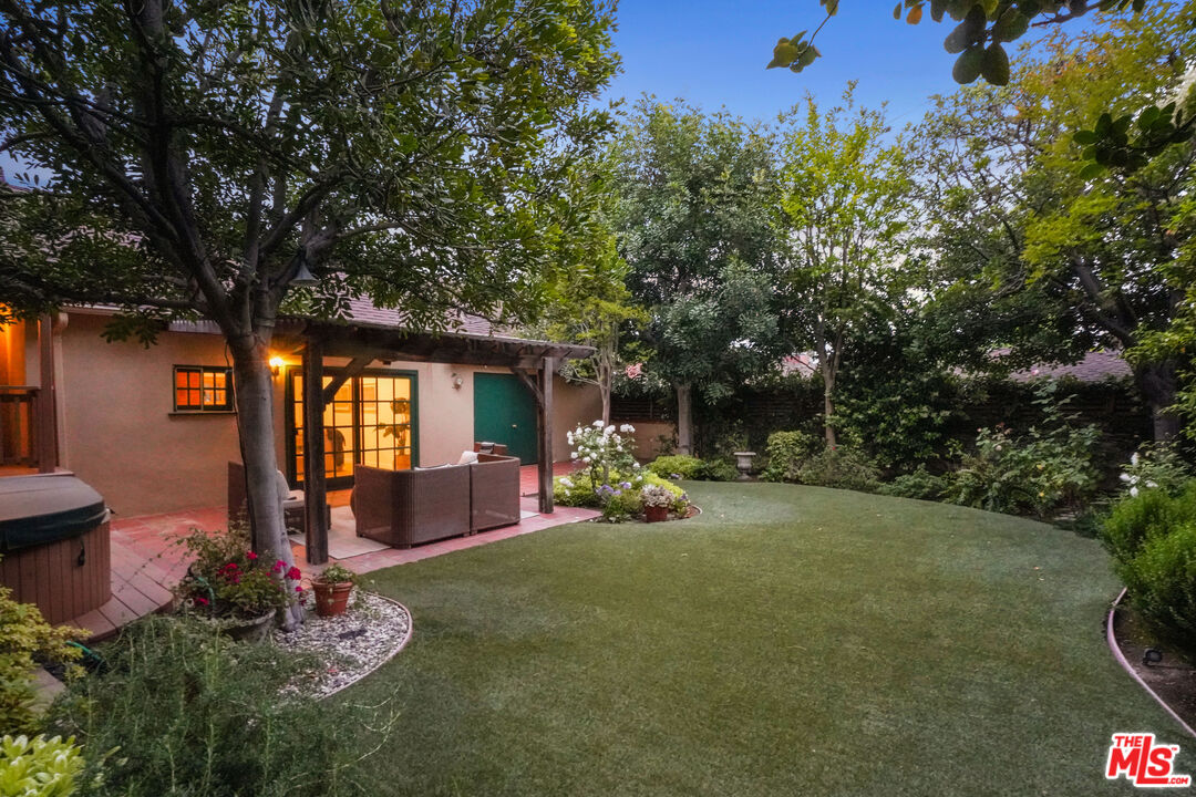 900 West Kenneth Road Glendale, CA 91202 - Photo 8 of 46 a view of a backyard with table and chairs and potted plants