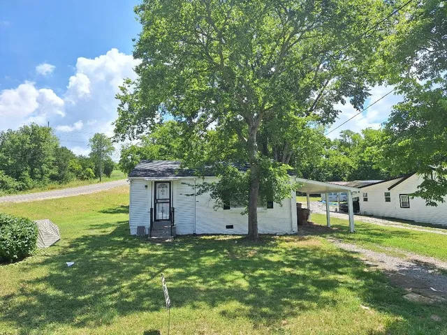 a view of a house with a backyard