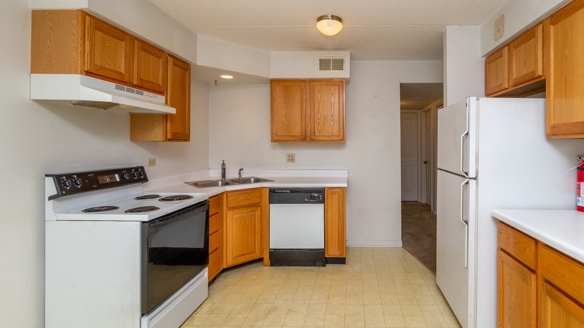 523 Timber Ridge Drive, Unit 102 Carol Stream, IL 60188 - Photo 4 of 15
