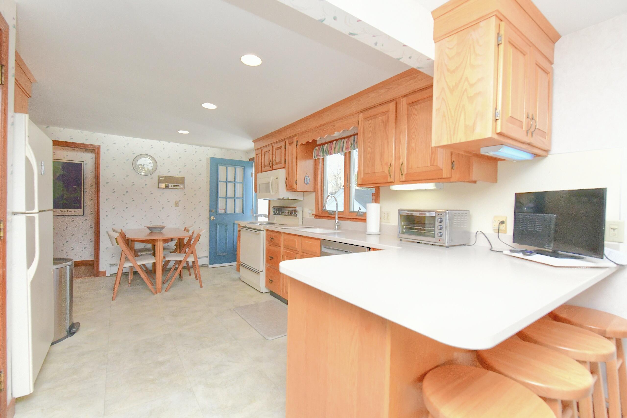 18 Gibbs Road Sagamore Beach, MA 02562 - Photo 10 of 53 2025-12-31-13-50-52-919