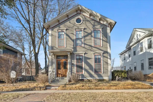 $259,900 | 510 East Grove Street, Bloomington, IL 61701