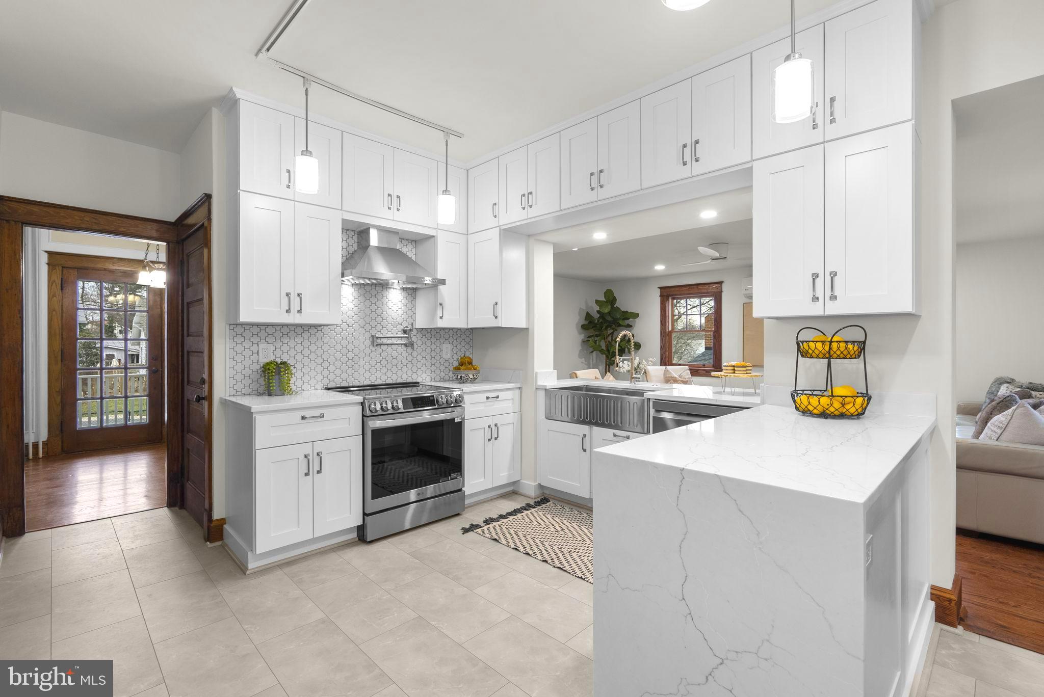 9403 Warren Street Silver Spring, MD 20910 - Photo 4 of 46
