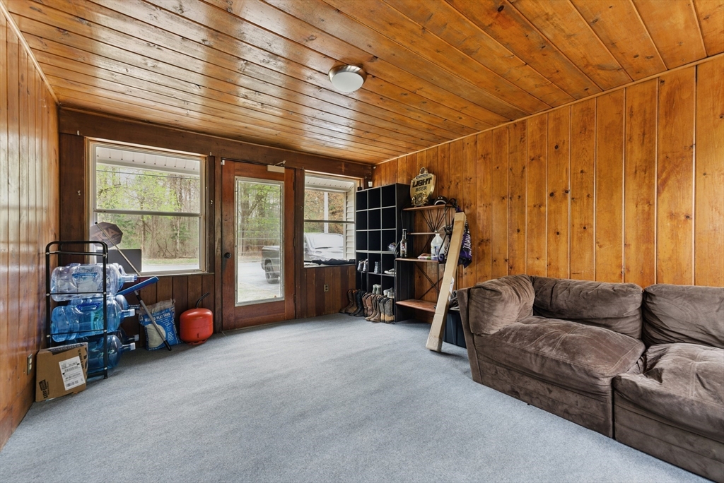 42 North Brook Road Springfield, MA 01119 - Photo 5 of 35