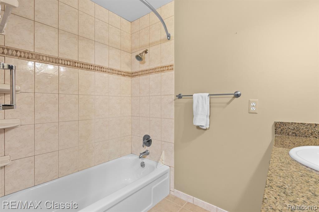 23127 Farmington Road Farmington, MI 48336 - Photo 31 of 51 Gallery Image 31