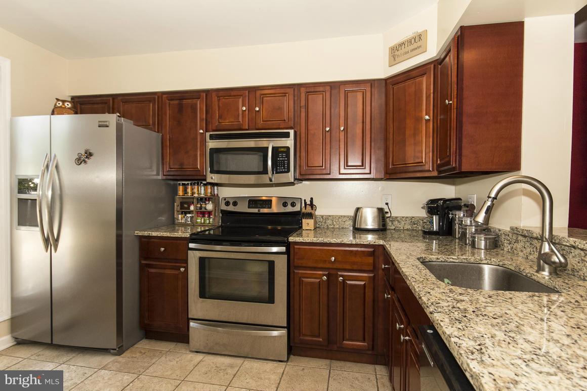 928 South Paca Street Baltimore, MD 21230 - Photo 2 of 23 Stainless appliances