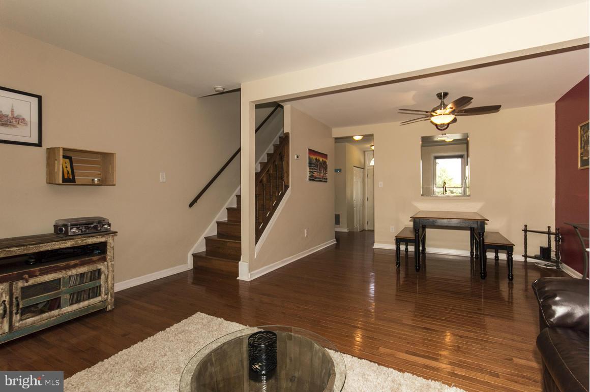 928 South Paca Street Baltimore, MD 21230 - Photo 9 of 23 Living Room/ Dinning Combo
