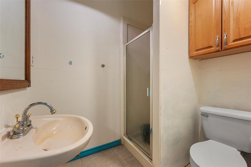 506 East Main Street Hamilton, TX 76531 - Photo 15 of 26 HALL BATHROOM
