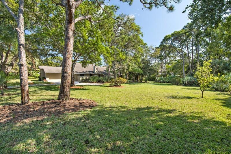 6850 Imperial Woods Road Jupiter, FL 33458 - Photo 3 of 25 03