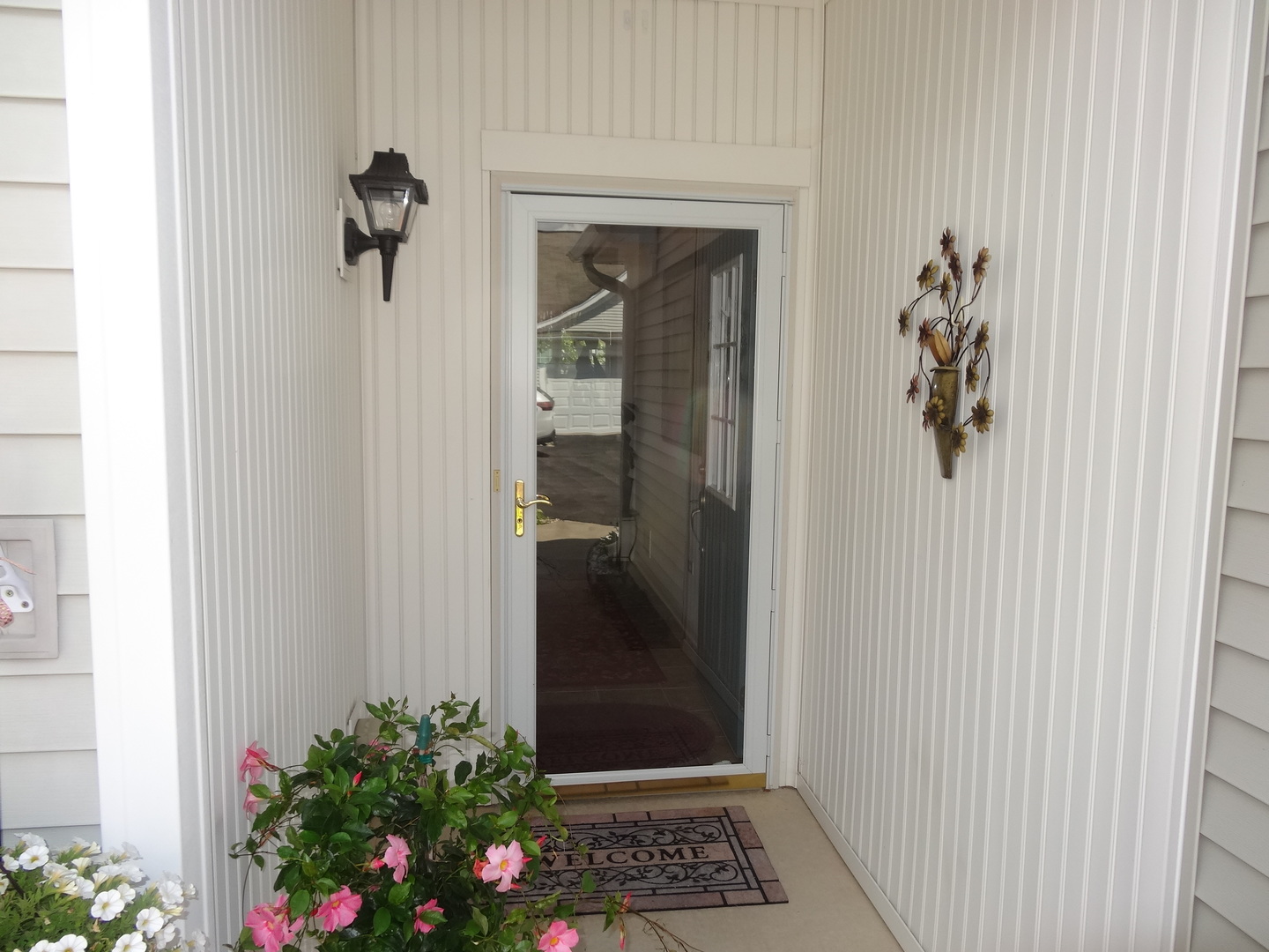 13528 Nealy Road Huntley, IL 60142 - Photo 37 of 39 a view of a hallway with a flower pot