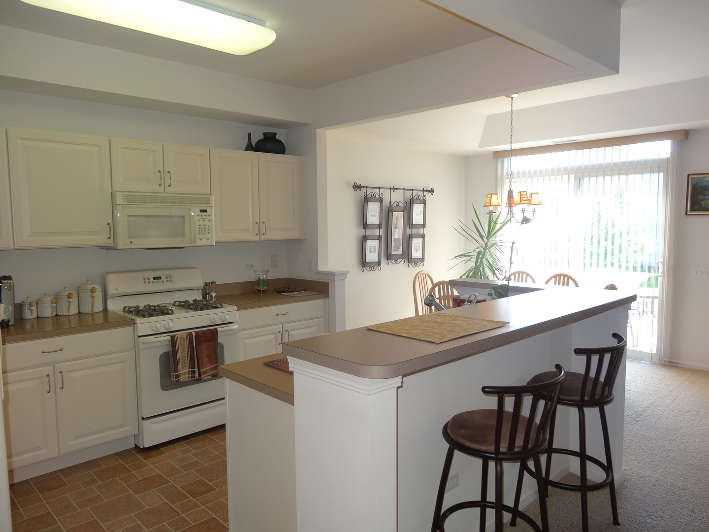 13528 Nealy Road Huntley, IL 60142 - Photo 5 of 39 a kitchen with a stove a sink and a refrigerator