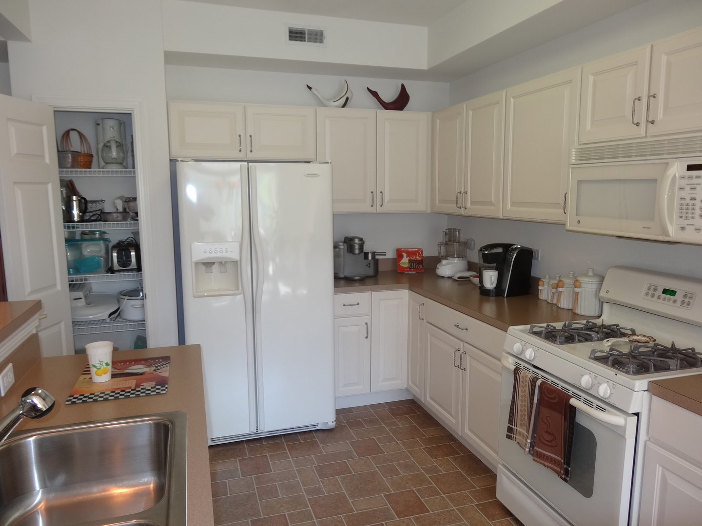 13528 Nealy Road Huntley, IL 60142 - Photo 10 of 39 a kitchen with stainless steel appliances granite countertop a refrigerator sink and stove