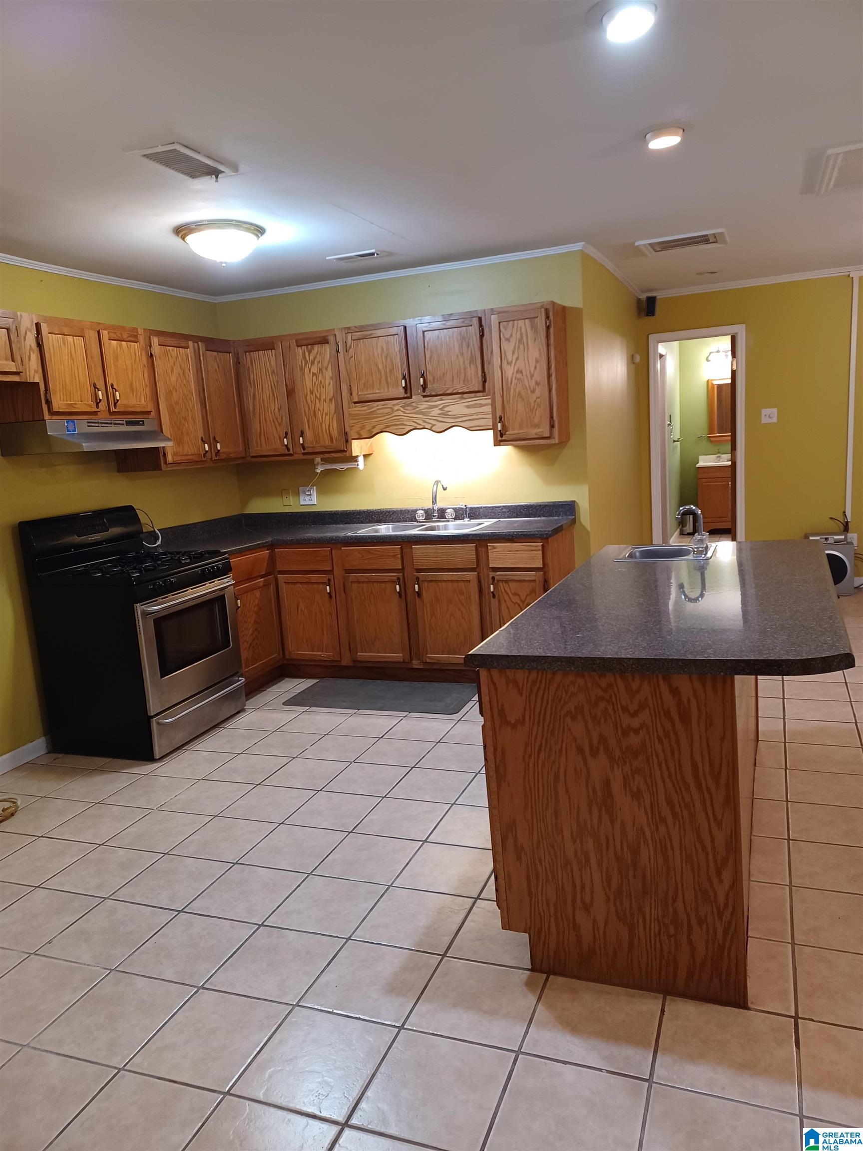 1632 Roberts Street Southwest Birmingham, AL 35211 - Photo 5 of 19
