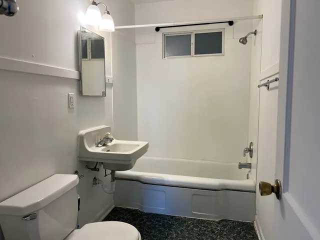 $1,400 | 10 East Jefferson Avenue, Unit 2, Naperville, IL 60540