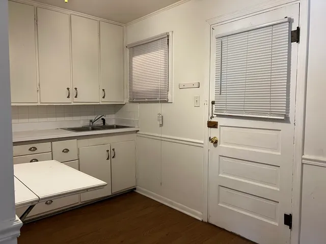 $1,400 | 10 East Jefferson Avenue, Unit 2, Naperville, IL 60540