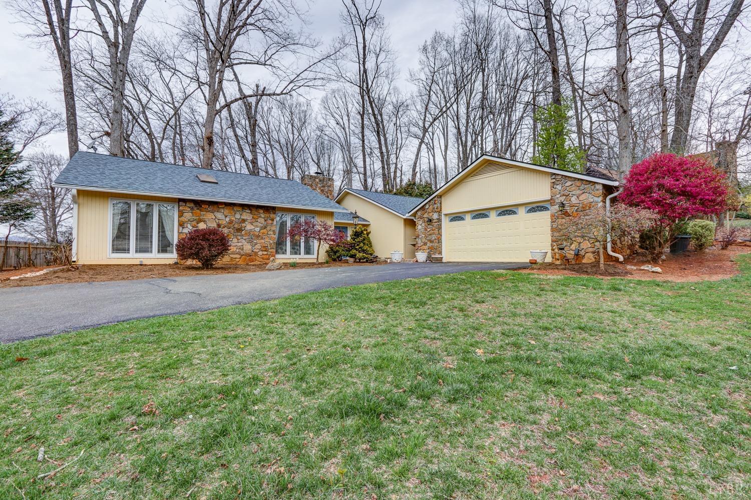 117 Sailview Drive Forest, VA 24551 - Photo 44 of 55 a front view of a house with garden