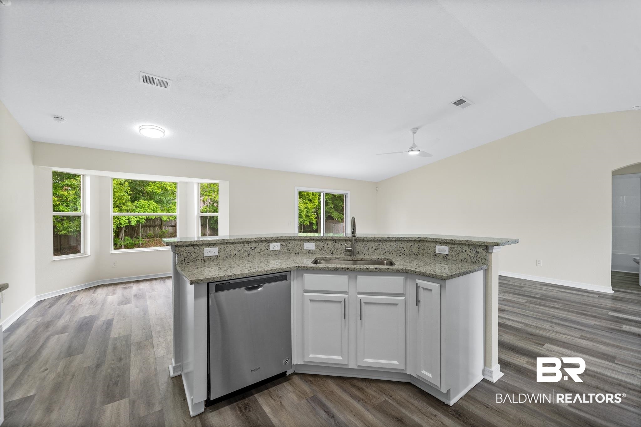 235 Woodsong Drive Foley, AL 36535 - Photo 4 of 25 Kitchen/Dining area