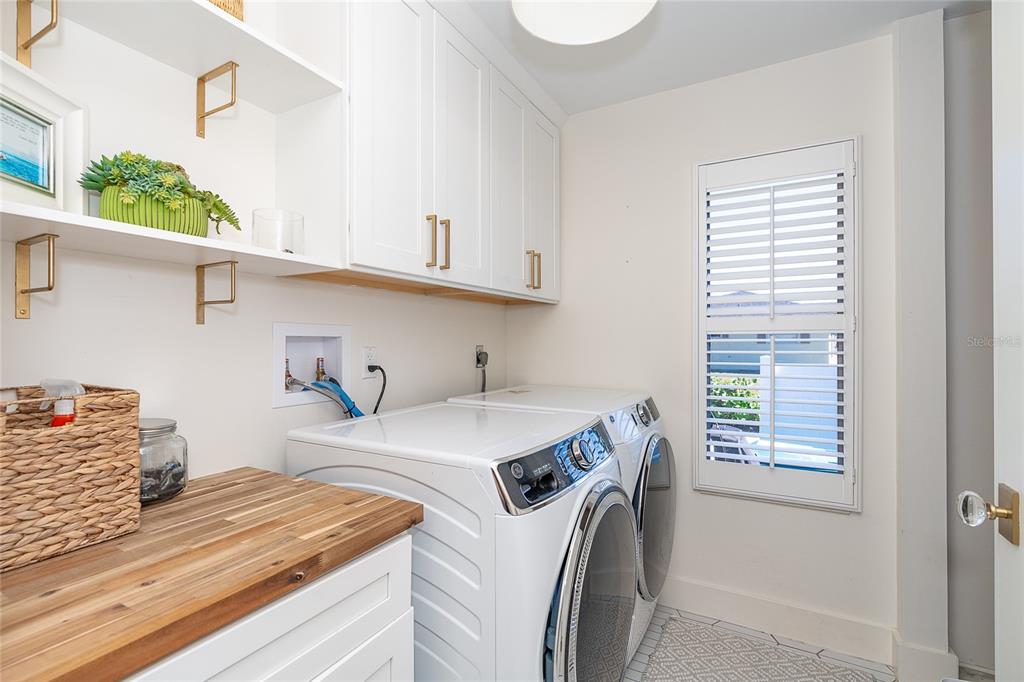 320 Anchor Row Placida, FL 33946 - Photo 35 of 41 a utility room with dryer and washer