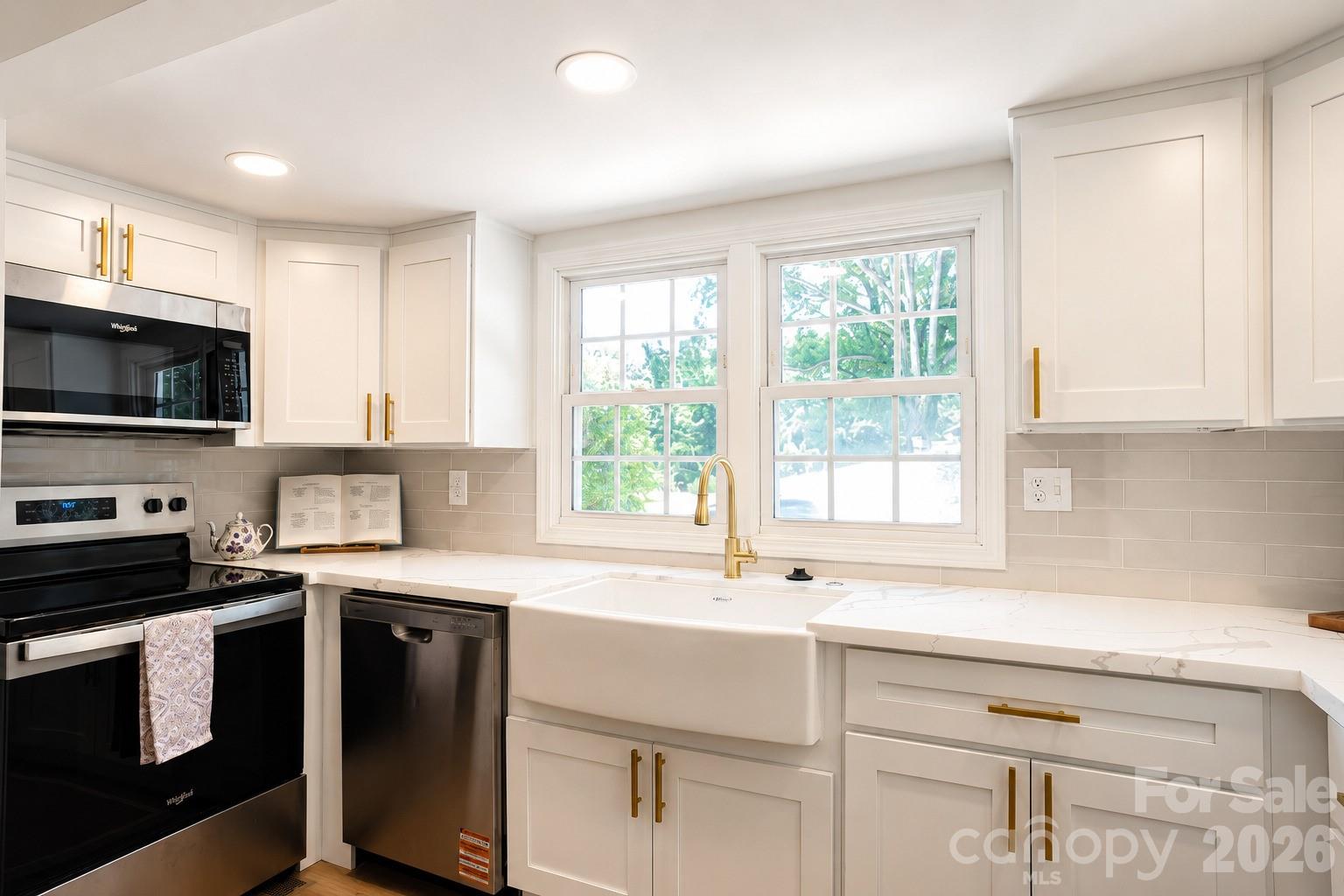 811 Markham Road Tryon, NC 28782 - Photo 3 of 17 Gallery Image 3